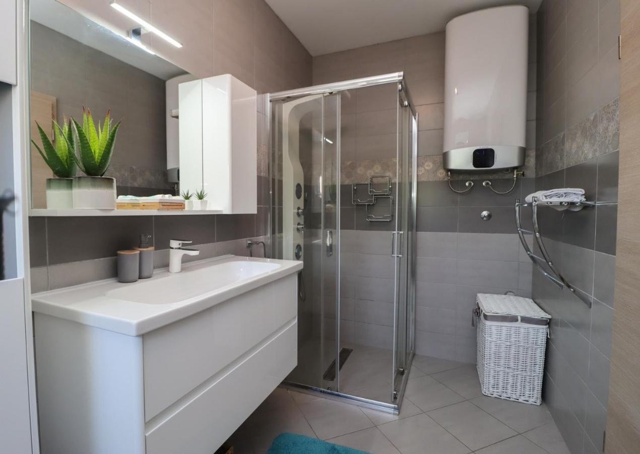 Family Apartment ซริกเวนิซา ภายนอก รูปภาพ