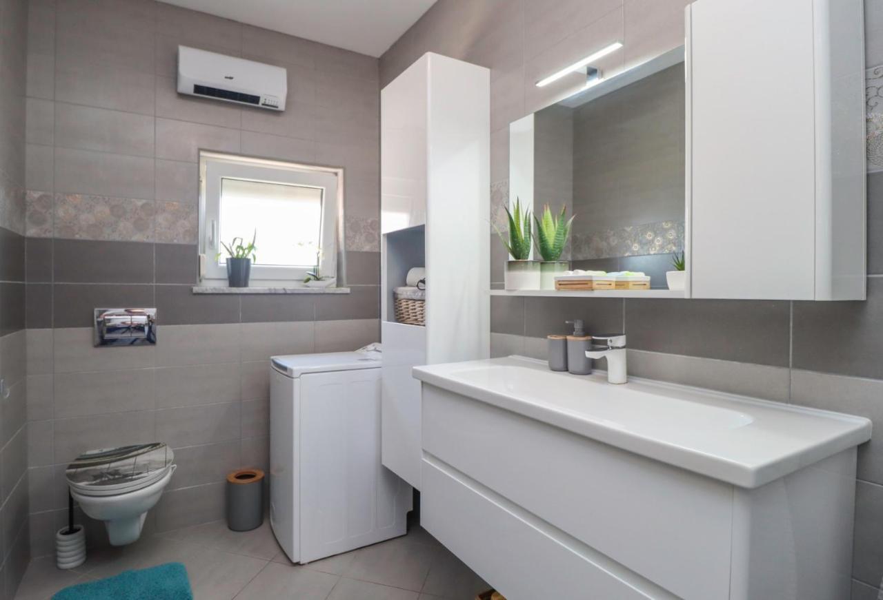 Family Apartment ซริกเวนิซา ภายนอก รูปภาพ
